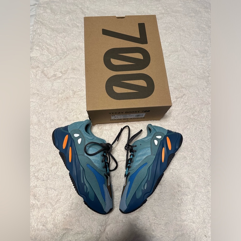 Yeezy Boost 700